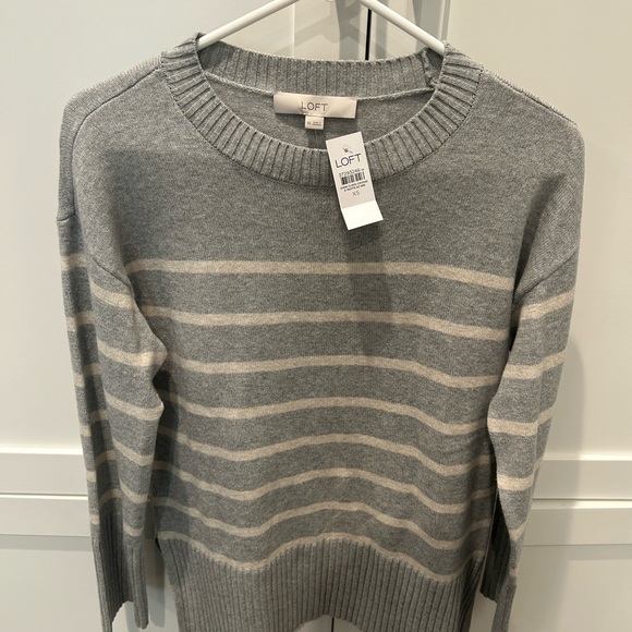 NWT Gorgeous LOFT Gray & Cream Striped Tunic Sweater Size XS - Picture 1 of 4